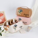 Gepersonaliseerde Geboorte Bloem Afstuderen Cap PU Lederen Wijd Open Make-up tas met naam Afstuderen Reizen Essentials Gift voor afgestudeerden