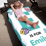Toalla de playa personalizada de gran tamaño con temática oceánica, con nombre e inicial Regalo de fiesta en la playa para niños y niñas