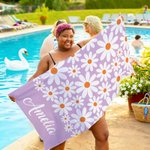 Gepersonaliseerd sneldrogend microvezel strandlaken met madeliefjes en naam perfect als cadeau voor reizen verjaardagen familie en vrienden