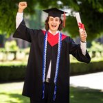 Personalisierte zweifarbige Band geflochtene Lei mit Namen und Holzperlen Klasse von 2026 Graduierung Party Dekoration Geschenk für Absolventen