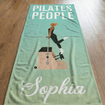 Personalisierte Cartoon Pilates Charakter Farbverlauf Pilates Handtuch mit Namen Sport Zubehör Geburtstag Fitness Geschenk für Pilates-Liebhaber
