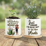 Gepersonaliseerde Geboortebloem Cartoon Karakter Keramische Plant Pot met Naam en Bamboe Base Tuin Home Decor Verjaardagscadeau voor tuinieren liefhebbers Familie