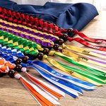 Personalisierte zweifarbige Band geflochtene Lei mit Namen und Holzperlen Klasse von 2026 Graduierung Party Dekoration Geschenk für Absolventen
