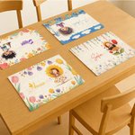 Personligt underlägg i linne med namn och blommönster perfekt för picknick och skolstart och födelsedagspresent till barn