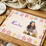 Personligt underlägg i linne med namn och blommönster perfekt för picknick och skolstart och födelsedagspresent till barn
