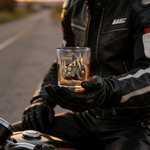 Personalisierte Cool Motorrad Design 10 oz Rock Whiskey Glas mit Namen Vatertag Geburtstag Geschenk für Mann Whiskey-Liebhaber