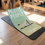 Personalisierte Cartoon Pilates Charakter Farbverlauf Pilates Handtuch mit Namen Sport Zubehör Geburtstag Fitness Geschenk für Pilates-Liebhaber