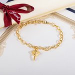 Personligt minimalistiskt armband med mössa och graverat namn Examensgåva för nyutexaminerade