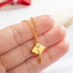 Collar colgante de birrete de graduación personalizado con nombre grabado Regalo de graduación para graduados de la promoción 2026