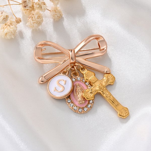 Spilla personalizzata con spilla a croce con fiocco della Vergine Maria, con iniziale o pietra di compleanno, regalo di battesimo per donna, bambino, cristiano.