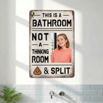 Divertente cartello in metallo stile retrò personalizzato Questo è un bagno con foto Decorazione da parete per il bagno Regalo di compleanno per gli amici della famiglia
