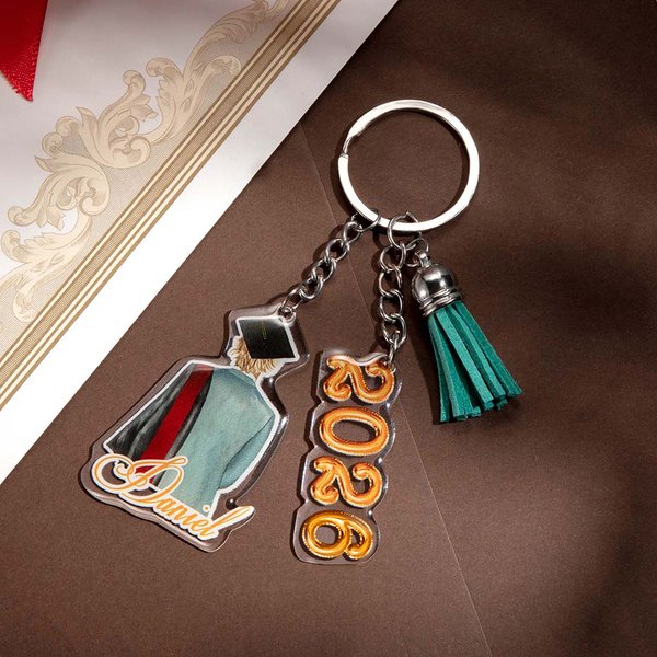Porte-clés personnalisé en forme de silhouettes de la promotion 2026 avec pompon Cadeau pour les diplômés