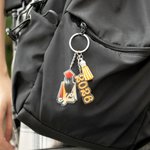 Porte-clés personnalisé en forme de silhouettes de la promotion 2026 avec pompon Cadeau pour les diplômés