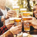 Personalisierte Graduation Cap Klasse von 2026 16 oz Bierglas mit Schulnamen und Jahr Party Gunst Geburtstagsgeschenk für Absolventen Mitschüler Freunde