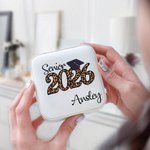 Gepersonaliseerde Klasse van 2026 Afstuderen Sieraden Doos met Glitter Luipaard Ontwerp Tekst Draagbare Reizen Afstuderen Gift Afstudeerders