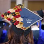 Personnalisé Class of 2026 Décoration de casquette de fin d'études en paillettes, fleurs et perles avec texte Cadeau de fin d'études