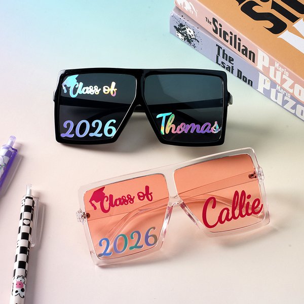 Casquette personnalisée Classe 2026 Lunettes de soleil carrées dégradées avec l'année et le nom Party Favor Cérémonie de remise des diplômes Cadeau pour les diplômés Amis