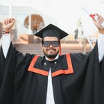 Cappello di laurea personalizzato Classe 2026 Occhiali da sole quadrati con anno e nome Bomboniera di partito Regalo di cerimonia di laurea per amici laureati