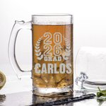Personalisierte Graduation Cap Klasse von 2026 16 oz Bierglas mit Schulnamen und Jahr Party Gunst Geburtstagsgeschenk für Absolventen Mitschüler Freunde