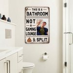 Divertente cartello in metallo stile retrò personalizzato Questo è un bagno con foto Decorazione da parete per il bagno Regalo di compleanno per gli amici della famiglia