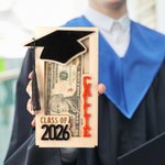 Henkilökohtainen monivärinen nimi Tupsu Grad Cap puinen rahan haltija käteinen kirjekuori Base Class of 2026 Valmistumislahja valmistuneille