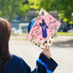 Personalizzato She Believed She Could So She Did Fiore di nascita Cartoon Graduation Cap Topper Decorazione con nome e anno Regalo di laurea per le donne