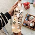 Personalisierte stilvolle Gott sagt, ich bin Geburt Blume Schmetterling Liebe Zitat Glas LED-Flasche Lampe mit Namen Muttertag Geschenk für Mama Oma