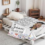 Personalisierte Floral Cartoon Graduation Girl weiche Decke mit Namen und Jahr Klasse von 2026 Home Decor Graduation Geburtstag Geschenk für Absolventen
