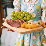 Personlig Happy Easter Cute Bunny Trä vändbar Charcuterie skärbräda med graverade namn och grepp Påskpresent till familj och vänner