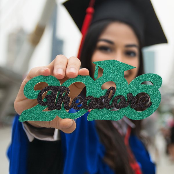 Segno di legno glitterato personalizzato con nome e anno di laurea Foto Decorazione regalo per i laureati della classe 2026