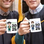 Personalizada 2026 Cartoon Graduate Character Cerámica 11oz 15oz Taza de café con nombre Decoración del hogar Graduación Keepsake Regalo para Mujeres Hombres