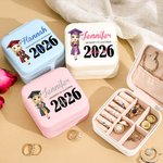 Personalisierte Graduierung Cartoon Mädchen Leder Reise-Schmuck-Box mit Namen und Jahr Graduierung Zeremonie Souvenir Geburtstag Geschenk für Frauen Mädchen
