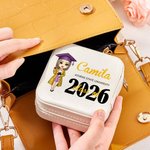 Personalisierte Graduierung Cartoon Mädchen Leder Reise-Schmuck-Box mit Namen und Jahr Graduierung Zeremonie Souvenir Geburtstag Geschenk für Frauen Mädchen
