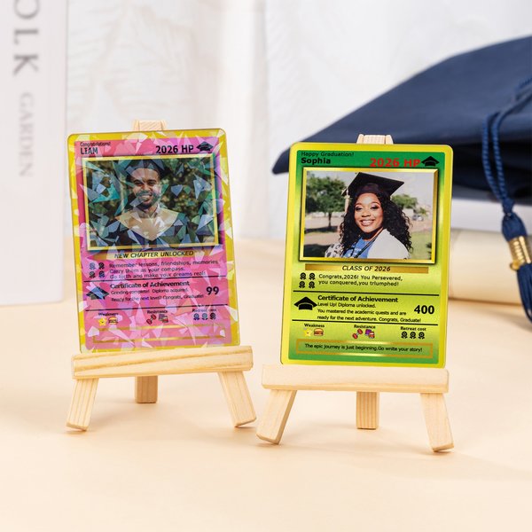 Personlig Graduation Classic TCG Poke Card med tekst og stativ Skrivebordsdekorasjon Graduation Party Gift for Graduates