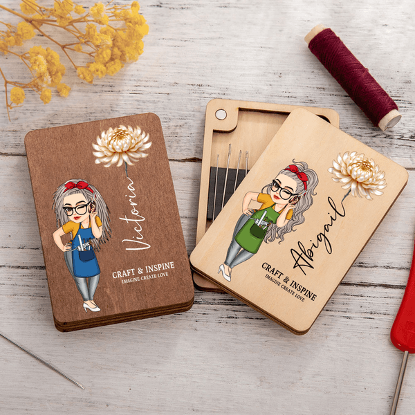 Personalizado Nacimiento Flor Cartoon Personaje Madera Magnético Aguja de Coser Caja de Almacenamiento con Nombre Almacenamiento Diario Regalo de cumpleaños para los amantes de la costura