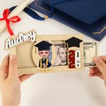 Gorra de Graduación Personalizada Personaje de Caricatura Porta Dinero de Madera Sobre para Dinero en Efectivo con Nombre y Año Regalo de Graduación para Graduados de la Clase 2026