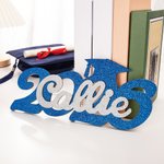 Gepersonaliseerd Glitter Afstudeer Houten Teken met Naam en Jaar Afstudeer Foto Decoratie Cadeau voor Klas van 2026 Afgestudeerden