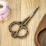 Personalised Engraved Vintage Sewing Design Teardrop Magnetic Wooden Scissor Case Set with Name Mother's Day Birthday Gift for Sewing Lovers