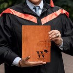 Personlig Graduation Cap Initial A5 PU skinnomslag til notatbok med navn og oppbevaringslomme Graduation Gift for Graduates