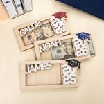 Personalisierte Grad Cap hölzerne Geld Halter Bargeld Umschlag mit Namen und gravierten Text Klasse von 2026 Graduierung Geschenk für Absolventen
