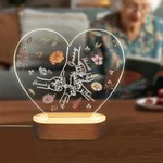 Personlig Holding Hands Birth Flowers Hjerteformet LED-nattlys med 1-6 navn og trebunn Morsdag Bursdagsgave til mor og bestemor