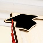 Personalized Tassel Bachelor Hat Wooden Photo Frame with Name and Base Desk Decorarion Graduation Gift for Graduates