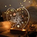 Personlig Holding Hands Birth Flowers Hjerteformet LED-nattlys med 1-6 navn og trebunn Morsdag Bursdagsgave til mor og bestemor