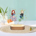 Gepersonaliseerde cartoon paar sterrenbeeld hart-vormige naam LED nachtlampje met houten basis Home Decor Valentijnsdag jubileum cadeau voor echtpaar
