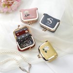 Mini portagioie in vera pelle personalizzato con nome e fiore di nascita, adatto per anelli e orecchini - Regalo ideale per donne