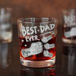 Vaso personalizado Best Dad Ever Fist 10 oz Rock Whiskey Glass con nombres Old Fashioned Regalo de cumpleaños del Día del Padre para hombre aficionado al whisky