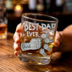 Vaso personalizado Best Dad Ever Fist 10 oz Rock Whiskey Glass con nombres Old Fashioned Regalo de cumpleaños del Día del Padre para hombre aficionado al whisky