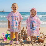 Spersonalizowany ręcznik plażowy z imieniem i nazwiskiem Cartoon Mermaid Initial Szybkoschnący ręcznik plażowy z kapturem dla dzieci Letni prezent urodzinowy dla dziewczynek