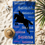 Personalisiertes Strandtuch mit Reiter-Silhouette und Namen | aus schnelltrocknender Mikrofaser | Strandparty-Geburtstagsgeschenk für Pferdeliebhaber