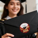 Personlige, vanntette klistremerker med navn og årstall for gratulasjoner til uteksaminerte 2026 Graduates, favorittetikett for feiring av uteksamineringsfest